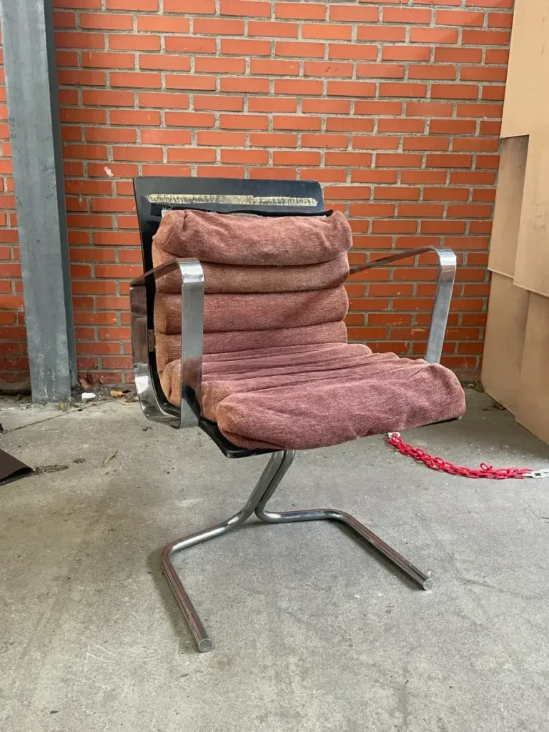 MIDCENTURY SPACE AGE DESIGN CHAIR